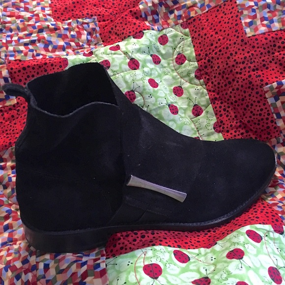 Johnston & Murphy Lola Suede Almond Toes ankle boots (EUC) - Picture 2 of 15